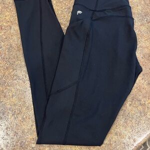 Fabletic’s Black Athletic Leggings
